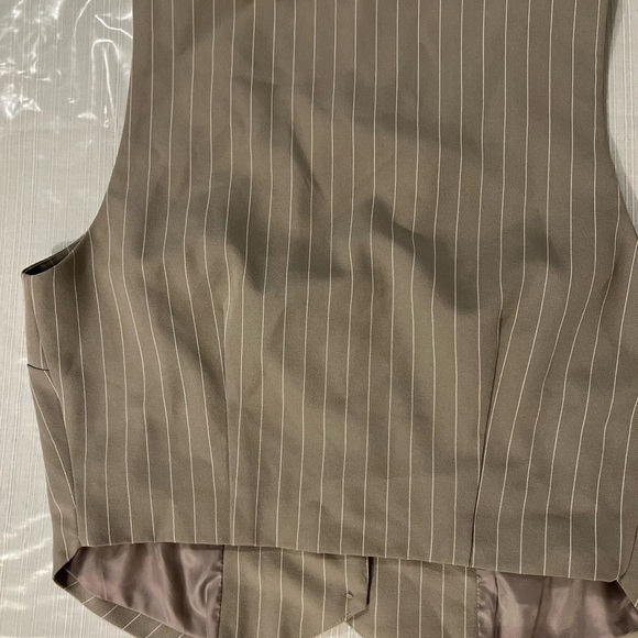 Grey and white striped vest top. Very nice size M - Picture 4 of 6